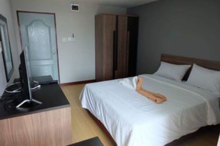 Room 6 of 7