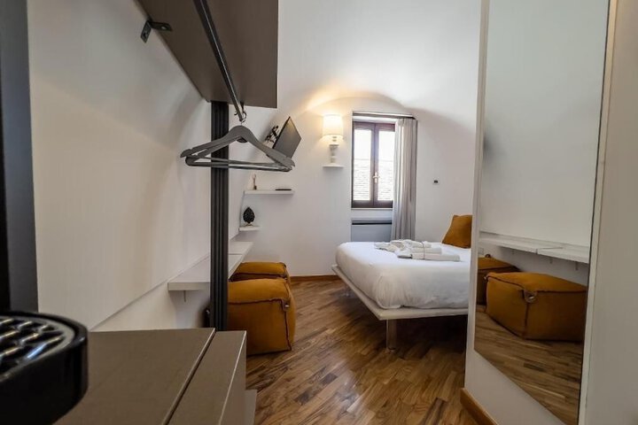 Room 16 of 49
