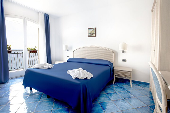 Room 8 of 94