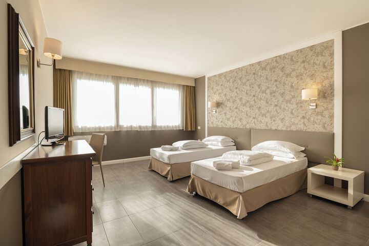 Room 7 of 32