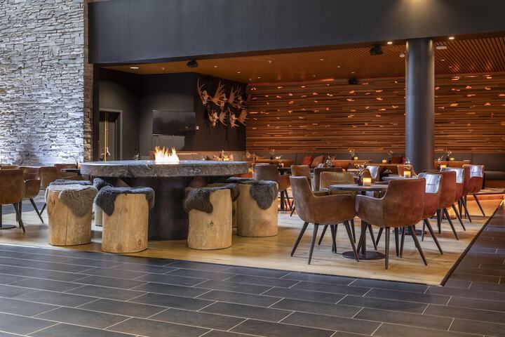 Entrance & Lobby