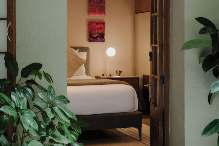 Room 25 of 40