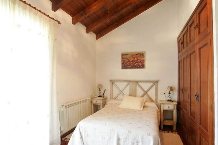 Room 4 of 24
