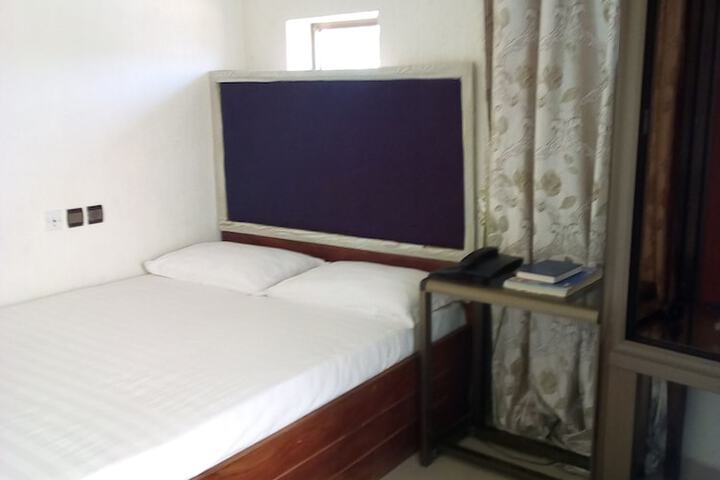 Room 13 of 33