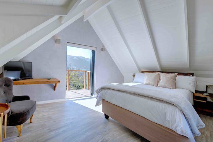 Room 2 of 72