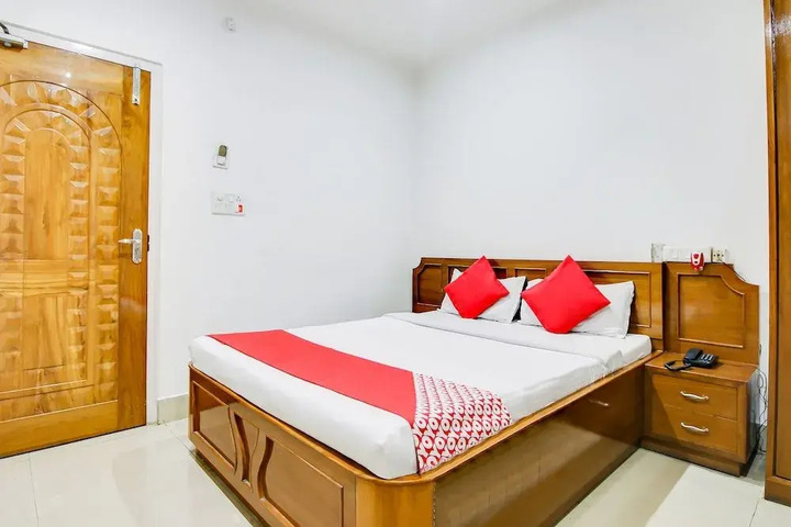 Room 4 of 10