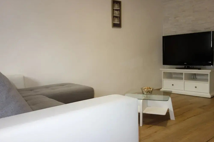 Room 5 of 17