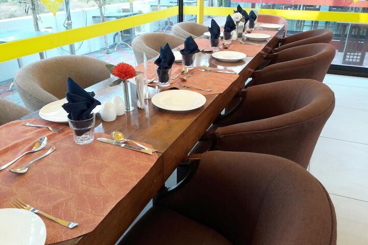 Dining 33 of 53