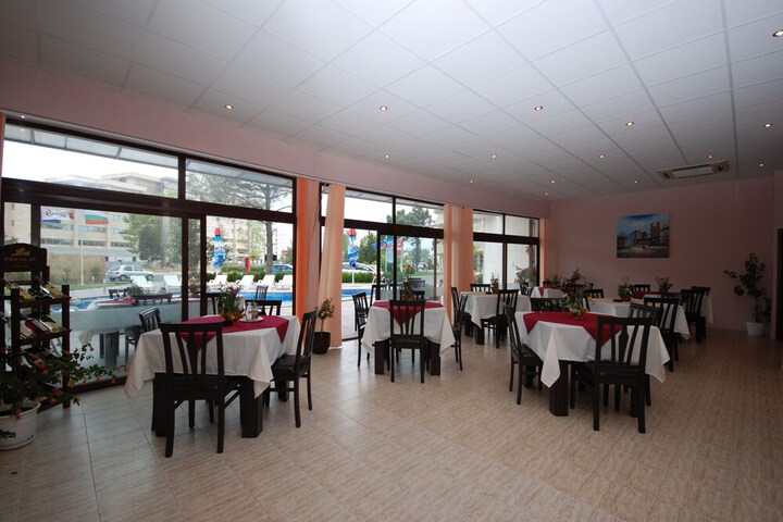 Dining 57 of 92