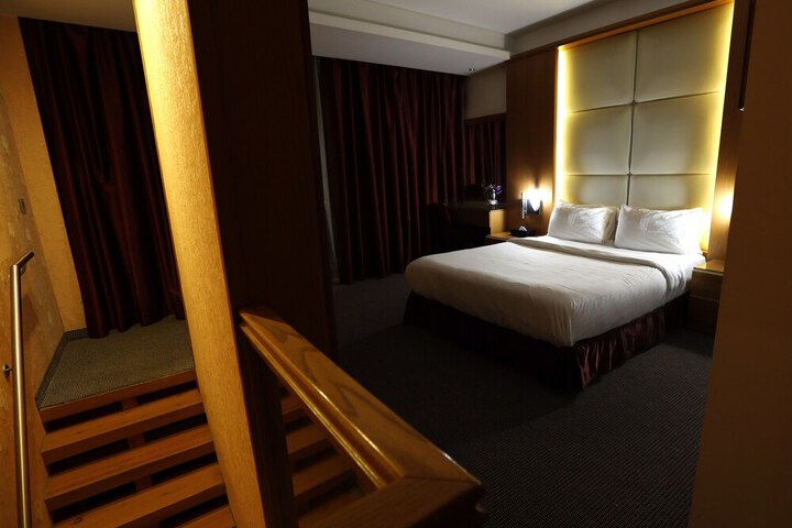 Room 17 of 54