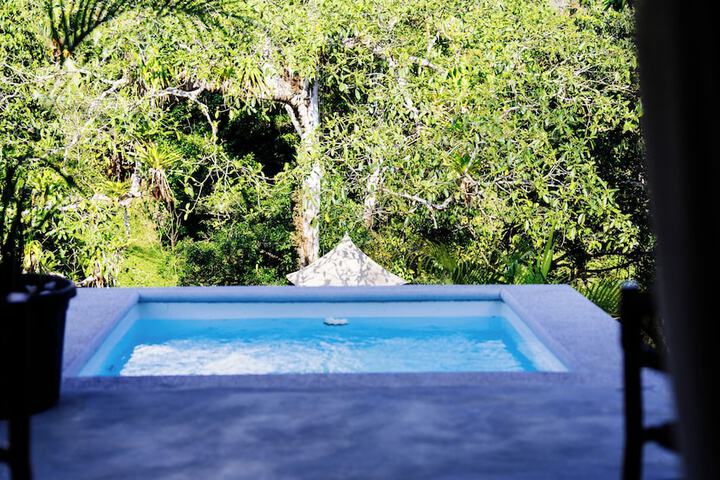 Pool 43 of 91
