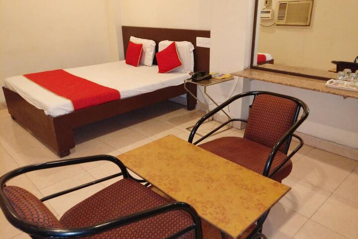 Room 7 of 11