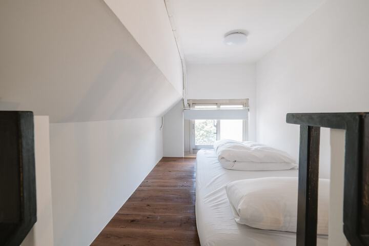 Room 46 of 110