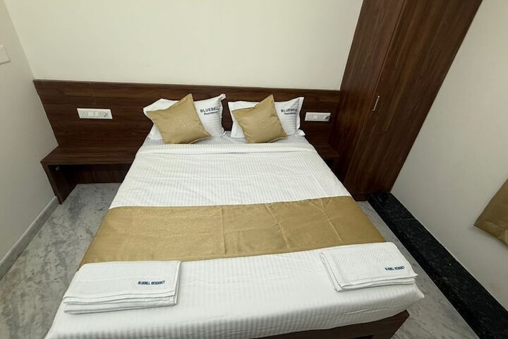 Room 2 of 11