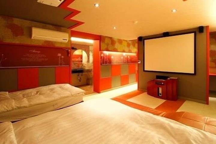 Room 8 of 59