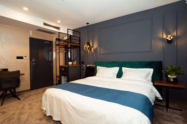 Room 19 of 47