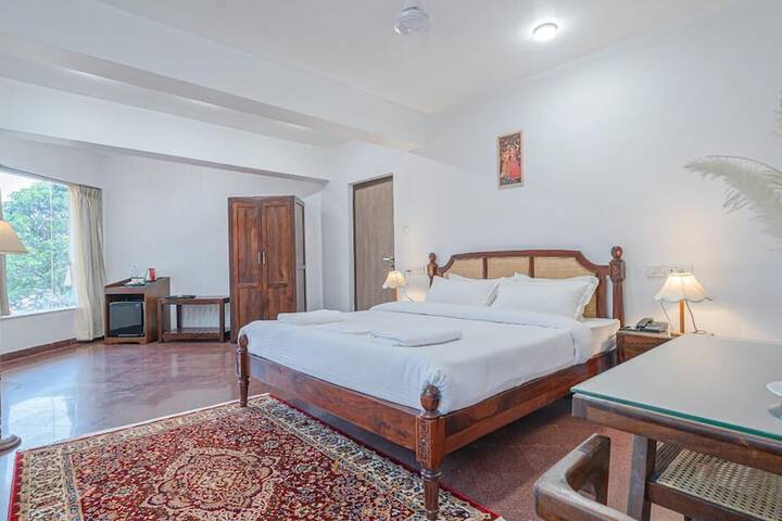 Room 2 of 37