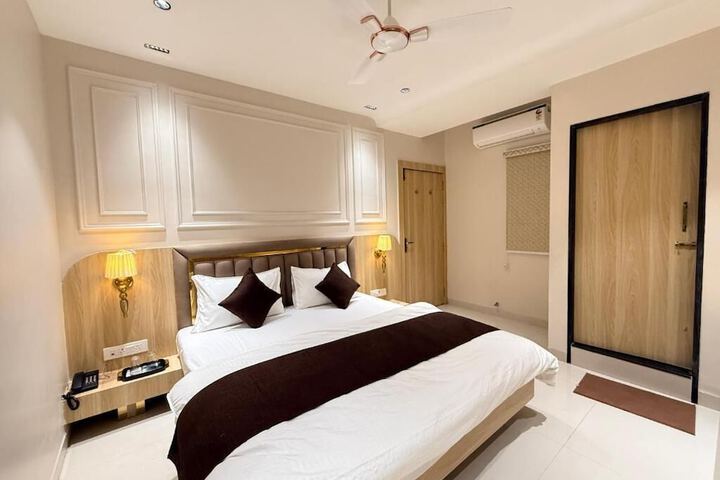 Room 6 of 34