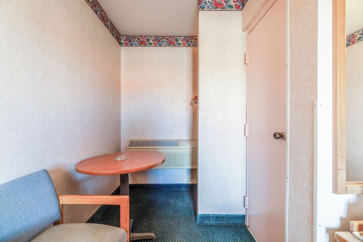 Room 27 of 93