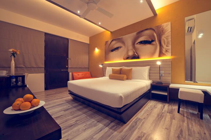 Room 6 of 56