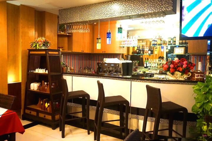 Lounge 18 of 29