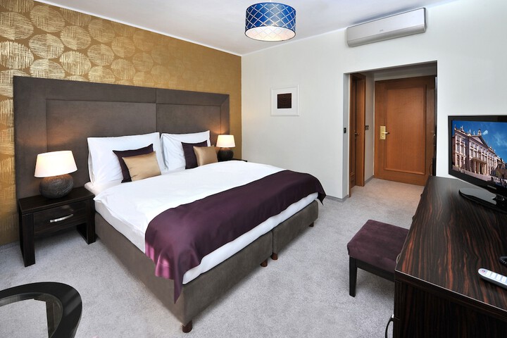 Room 7 of 38
