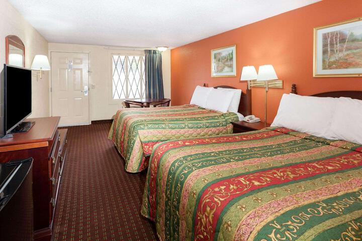 2 Double Beds Accessible (4 of 11)