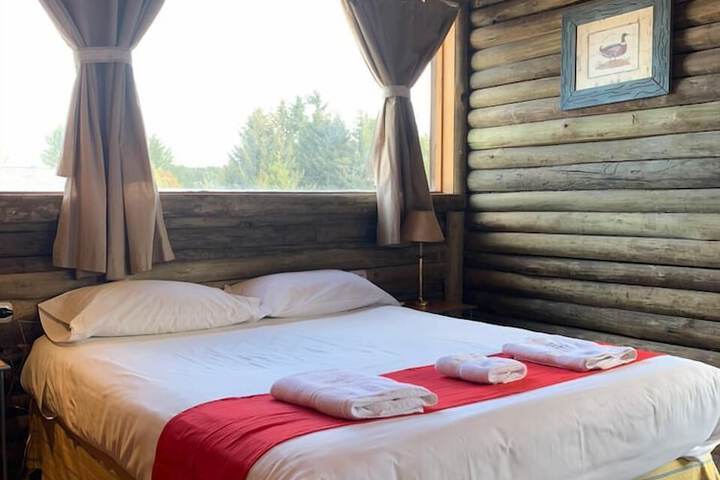 Room 4 of 9