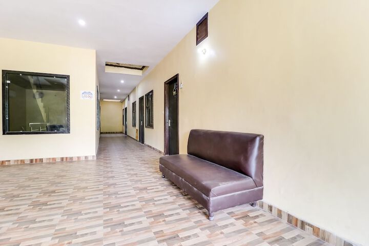 OYO 40405 Second Home Motel