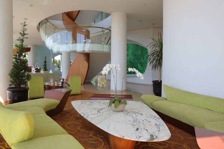 Entrance & Lobby