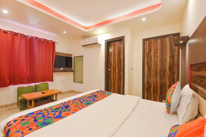 Room 9 of 29