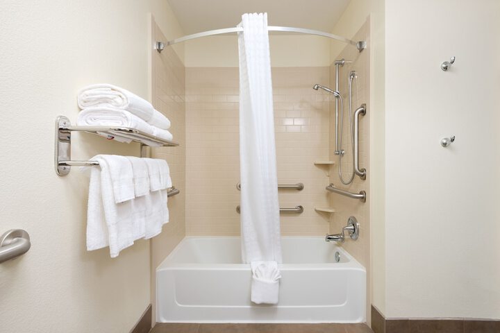 1 Queen Studio Comm Mobility Accessible Roll in Shower (4 of 13)