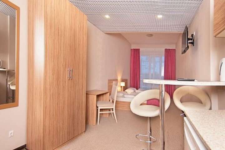 Room 12 of 68