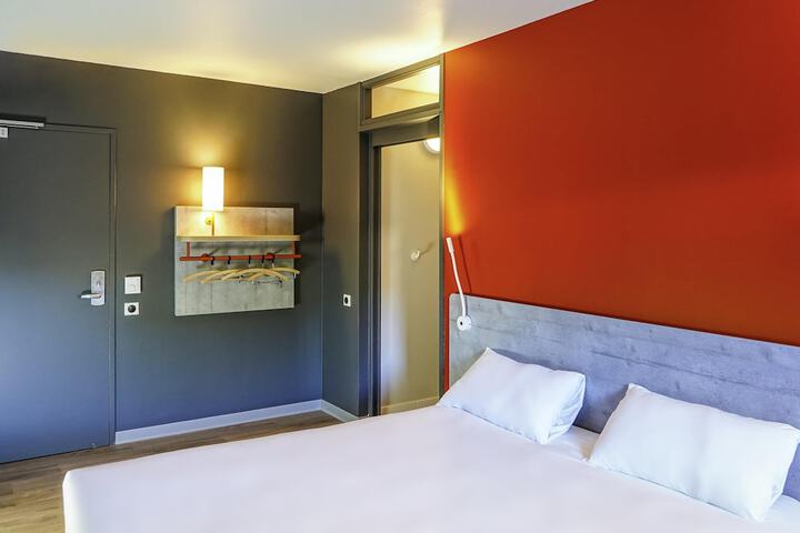 Room 14 of 46