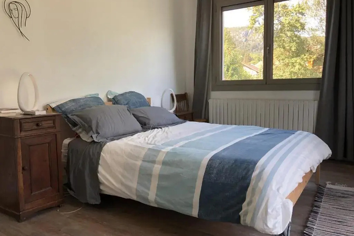 Room 4 of 12