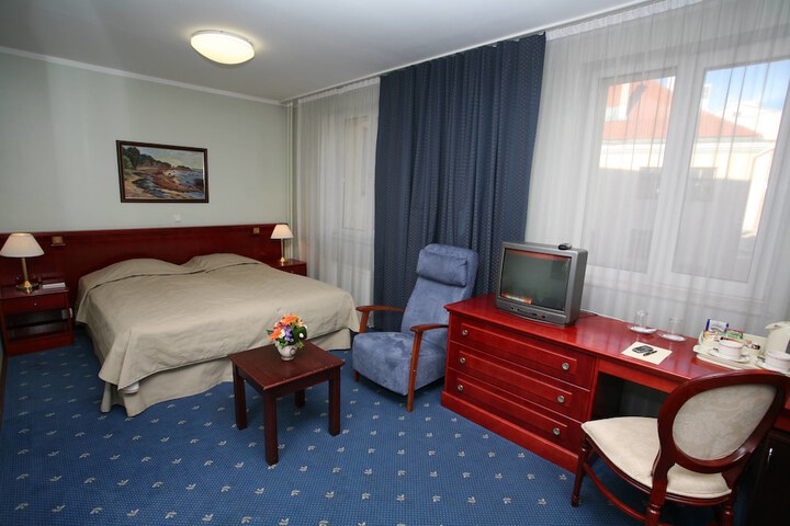 Room 6 of 45