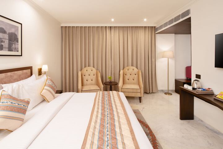 Room 9 of 28