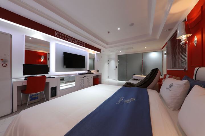 Room 2 of 58