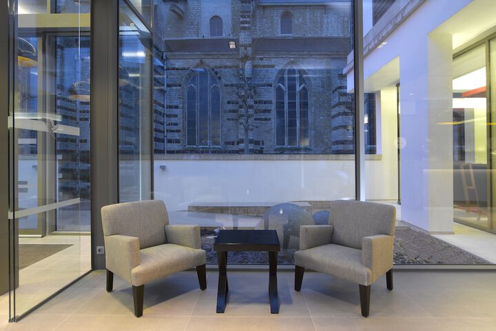 Entrance & Lobby