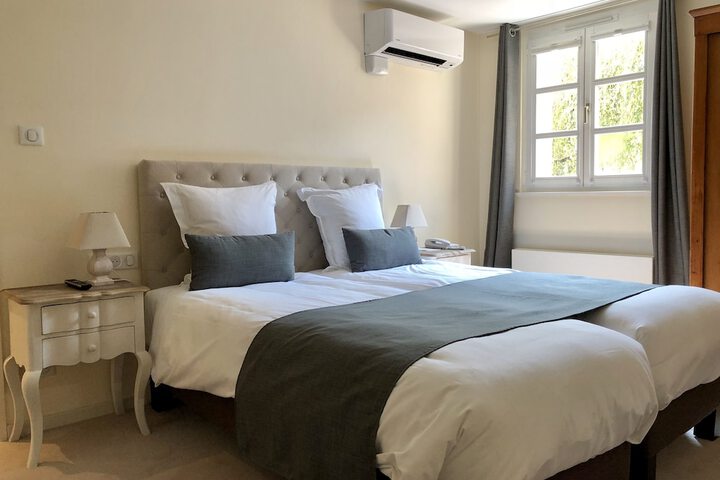 Room 8 of 115