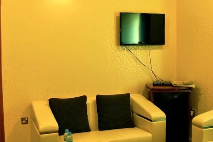 Room 17 of 34
