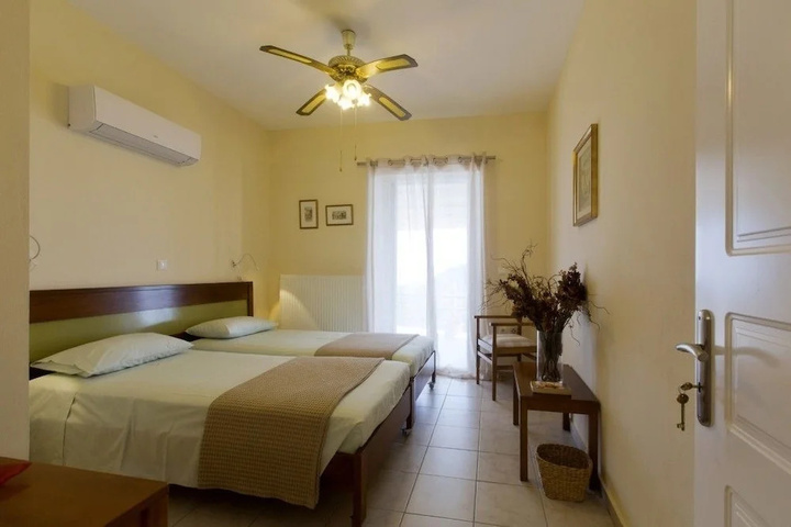 Room 5 of 11