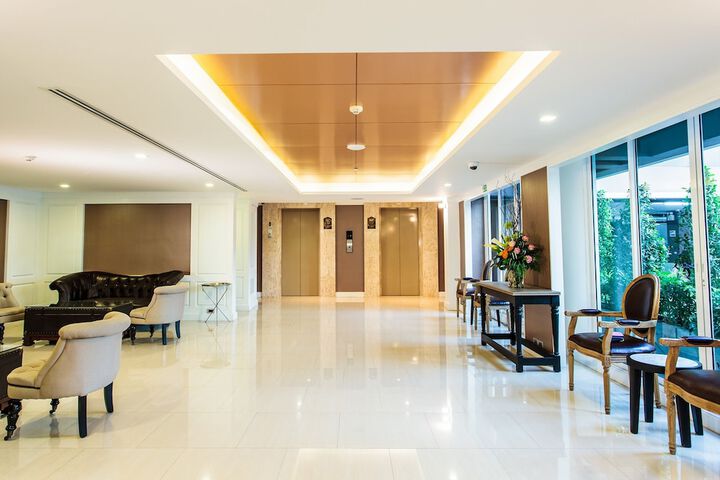 Entrance & Lobby