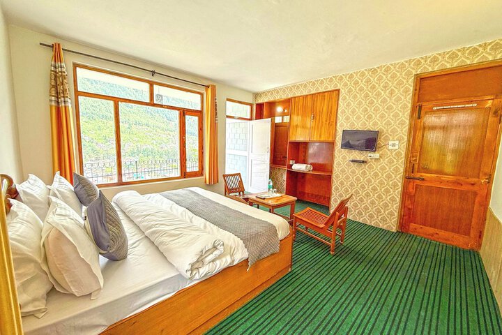 Room 9 of 40
