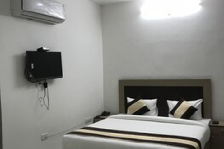 Room 10 of 27