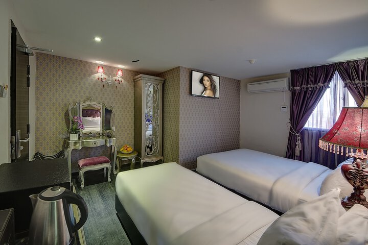 Room 18 of 33