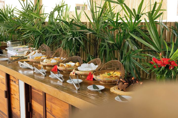 Dining 130 of 190