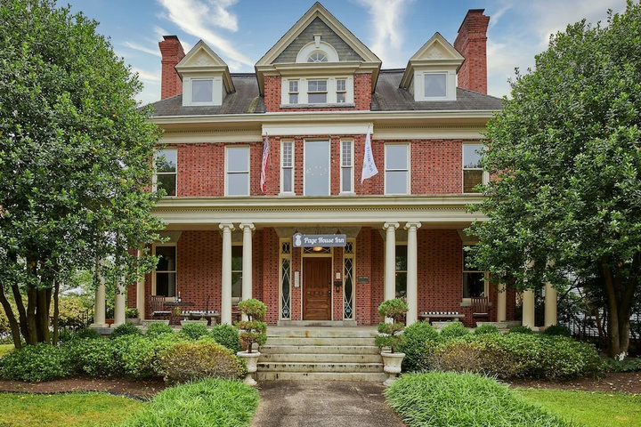 Exterior of Page House Inn