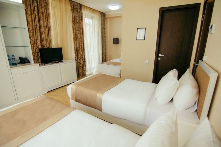 Room 32 of 75