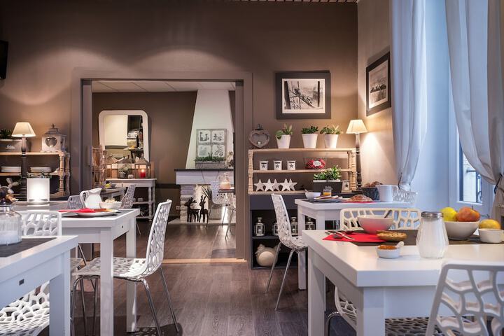 Breakfast area